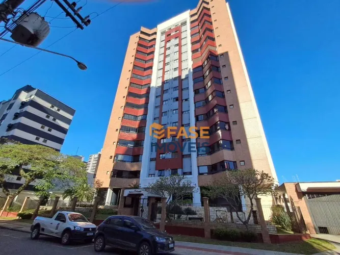 Apartamento semimobiliado no Edifício Dolomiti com 3 dormitórios sendo 2 suítes à venda, 1