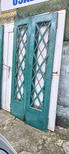 PORTA DE MADEIRA 2 FOLHAS / NÃO TENHO OS BATENTES R$1800,00