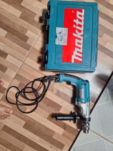 Vende-se Furadeira