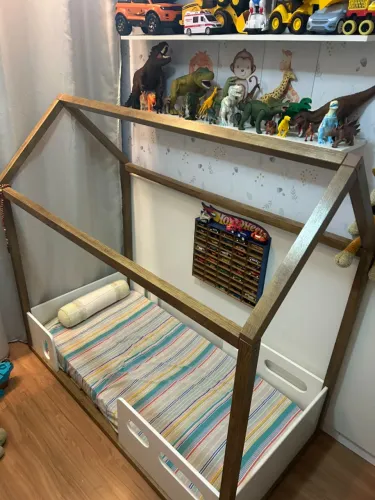 Cama Mantessoriana de Criança - Modelo Casinha