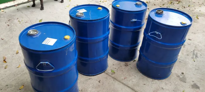 Tambor / barril de ferro 50 litros usados com alça azul