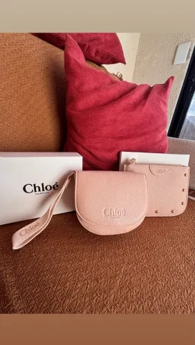 Kit Feminino Chloé + Burberry - Bolsinha, carteira e miniatura de perfume