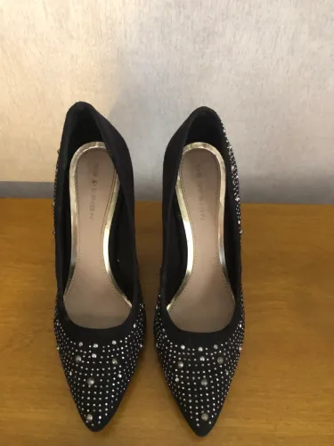 Scarpin Preto com pedras brilhantes ?semi novo?