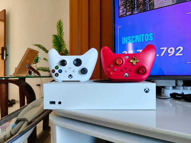 XBOX SERIES S 512GB 4K 2 CONTROLES (ACEITO CARTÃO ATÉ 12X)