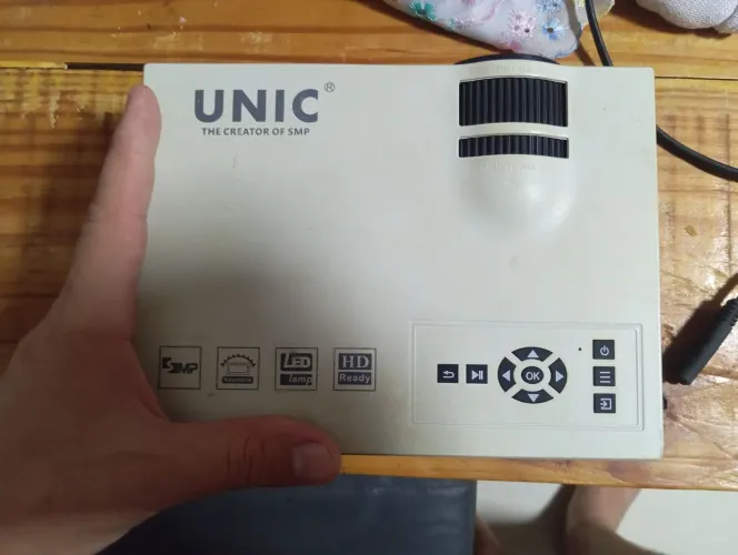 Mini projetor básico