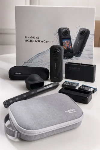Insta 360 x5 essencial bundle na caixa