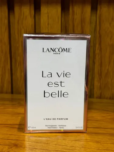 Lancome lá vie este belle