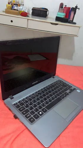     Notebook Samsung NP300E4L + teclado e mouse