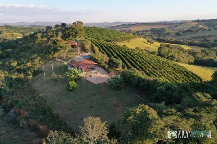 Sítio com 2 quartos à venda, 22000 m² por R$ 790.000 - Alto Do Cruzeiro - Três Corações/MG