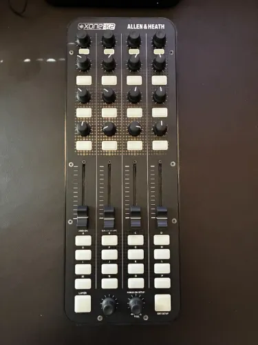 Allen & Heath Xone K2 (DJ mixer, controladora midi e interface de áudio)