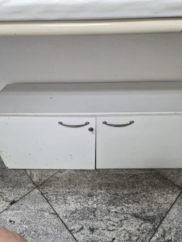 Armario duas portas MDF revestido em formica branca