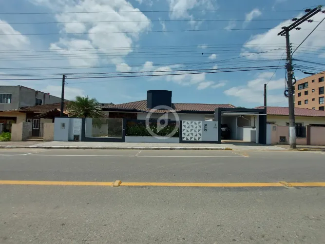 Casa à venda no bairro Centro - Guaramirim/SC