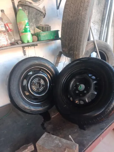 Vendo três rodas aro 13