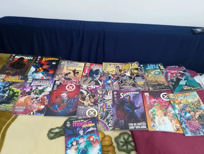 Revistas em quadrinhos da Marvel/Vingadores e entre outros da Dc