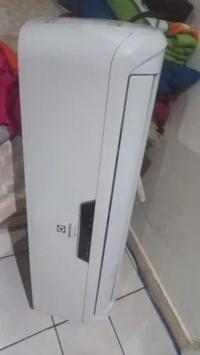 Ar-condicionado de 12 mil BTUs semi novo