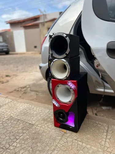 Som automotivo quatro vias