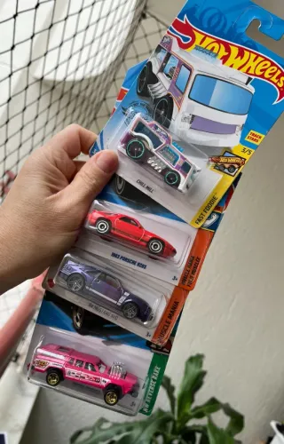 Hot Wheels Porsche Food Truck 1984 Mustang e dragster pink