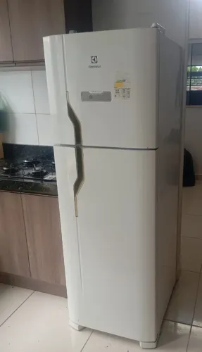 Geladeira frosfree ótima