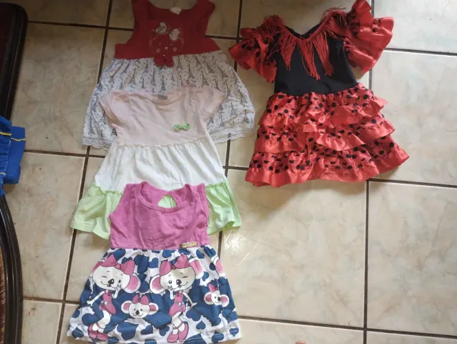 Roupas de bebês e calçados