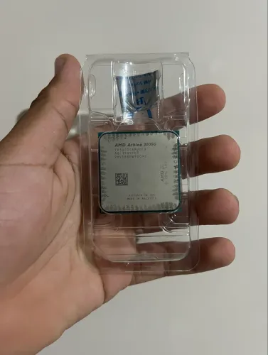 Processador Athlon 3000G + pasta térmica.