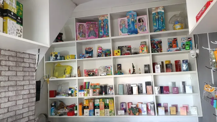 BANCADAS E PRATELEIRAS
