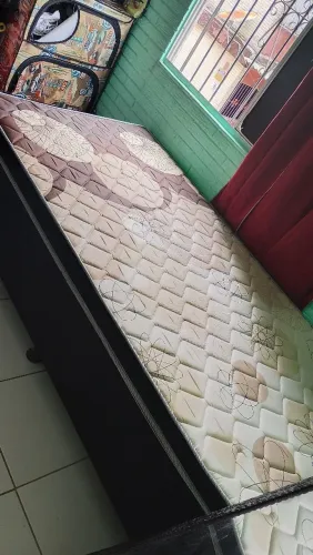 Vendo cama box solteiro