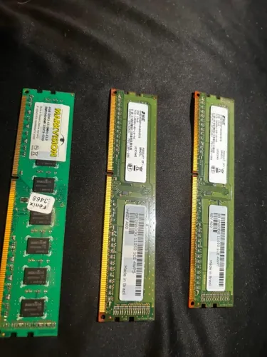 Kit 3 Memórias RAM DDR3 para PC - 8GB Total (1x 4GB + 2x 2GB)