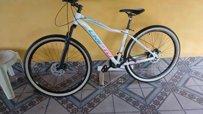 BICICLETA CRIPTO ARO 29 BRANCO AZUL/ROSA NOVA