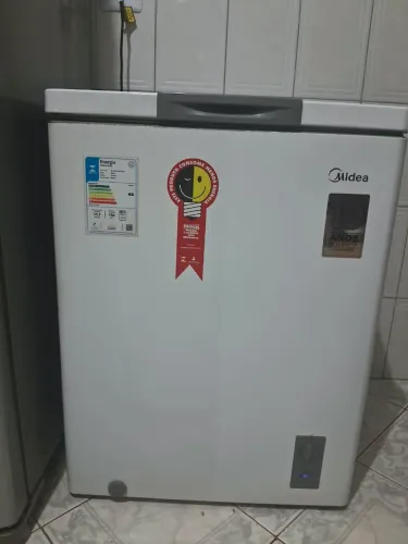 Vende-se freeze 150 litros semi novo valor 1,300 telefone *79