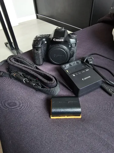 Canon 70d 20.2MP + Bateria + Carregador + Alça