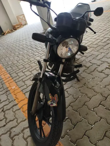 Motinha varetada,tem só um amasso no tanque mais tá bem conservada.
