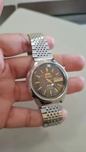 Relógio Orient modelo 3 Estrelas Crystal Automático, cor Marrom 