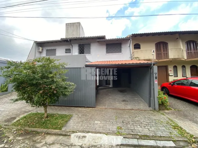 Excelente casa de 3 dormitórios para locação no bairro Santa Mônica!