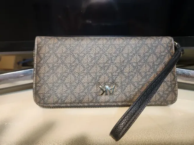 Carteira ANNE KLEIN sem uso!  Prática e elegante! 