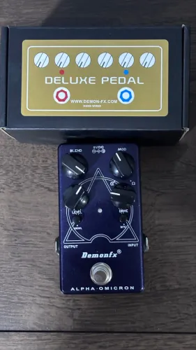 Pedal Baixo Demon fx Alpha Omicron Distortion