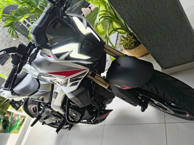 Ns400z com 7.200 revisada na cc único dono
