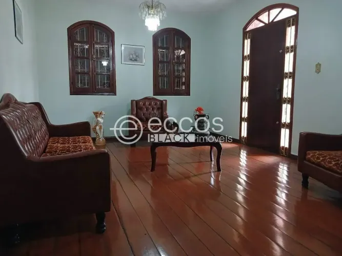 Casa à venda, 5 quartos, 2 suítes, 4 vagas, Barreiro - Belo Horizonte/MG