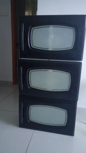 Armário suspenso de cozinha c/ 3 portas.