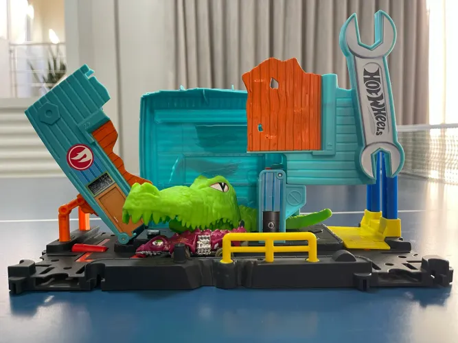 Pista Hotwheels O ataque do jacaré na oficina