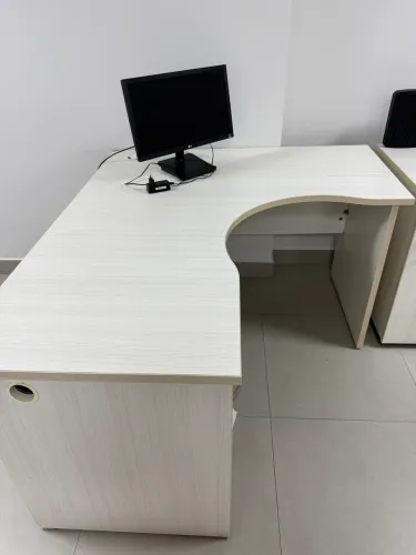 Mesa de escritório usada valor unitário 300,00 8 mesas