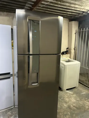 Geladeira inox linda água na porta