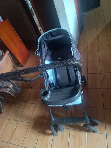 Vendo carrinho de bebê 