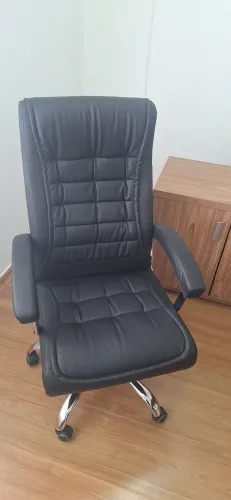 Cadeira presidente escritório preta