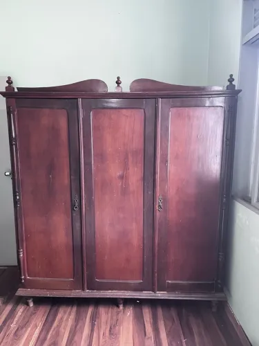 Guarda roupa antigo
