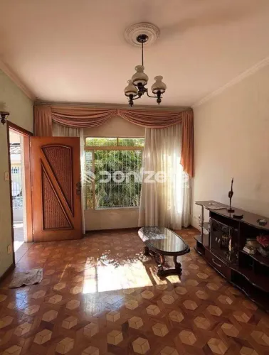 Casa à venda no Bairro Vila Assunção, Santo André | 3 quartos, 2 banheiros e 2 vagas