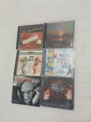 Coleção de CDs musicais originais com diversos estilos