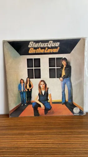 On the Leve - Banda Status Quo, Disco de vinil,1975 de colecionadores <br>Álbum: On the Level