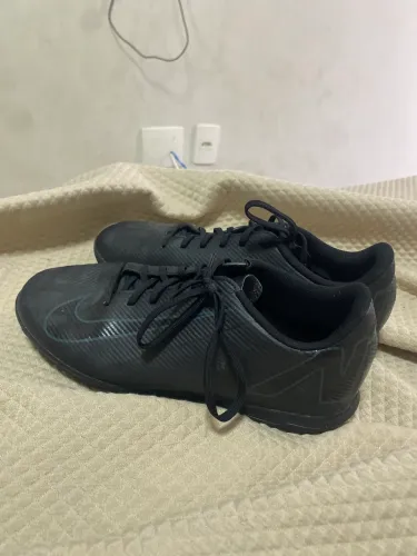 CHUTEIRA DE FUTSAL NIKE (41/42)