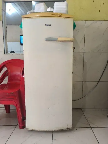 Freezer vertical Consul estilo geladeira