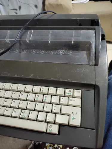 Máquina de datilografia elétrica brother AX-35